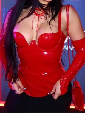 Atsuko Kudo v-shaped gauntlet fingerless gloves in red latex